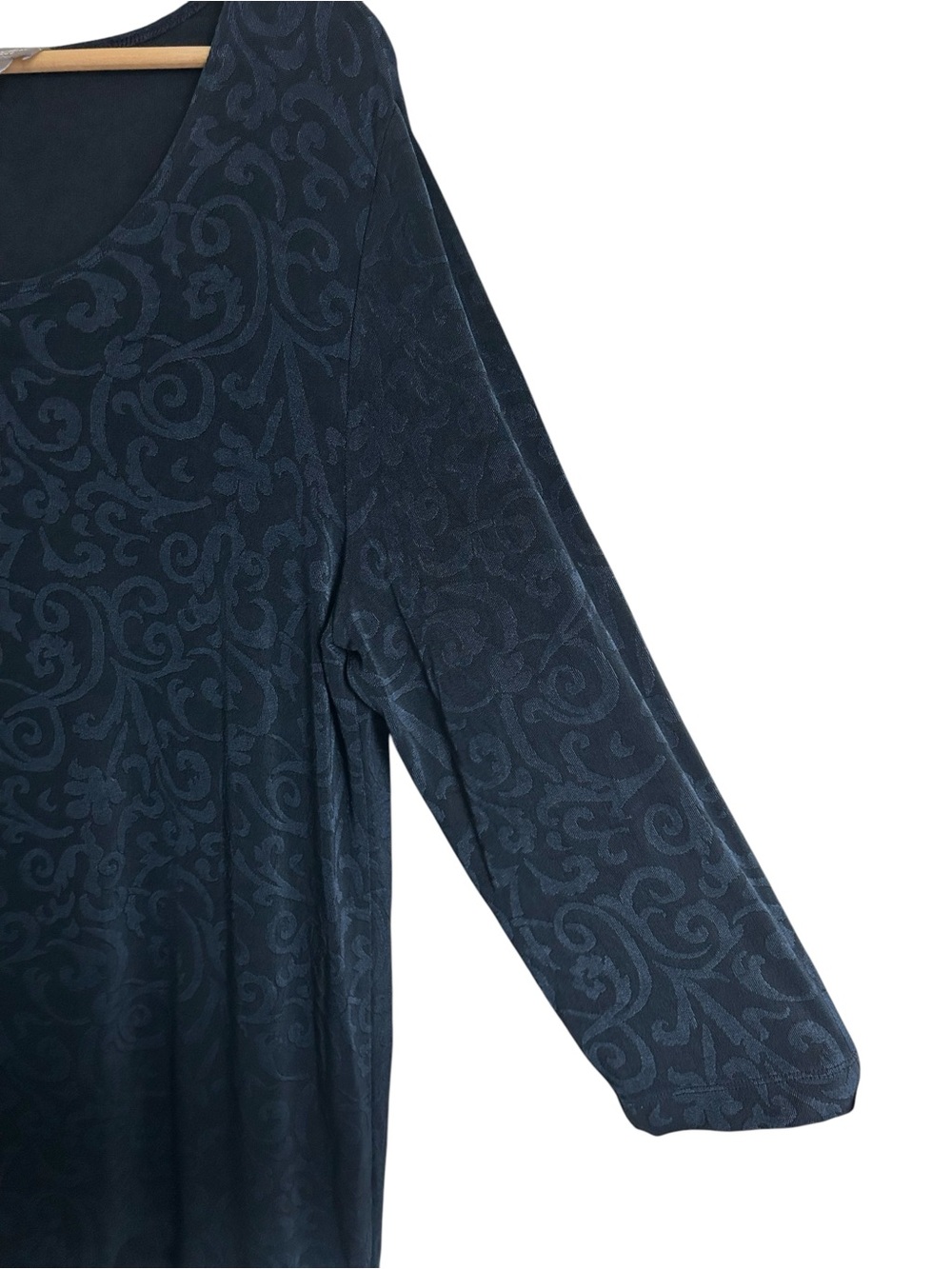 Chico’s Travelers Navy Scroll Print Tunic Top Size 3 High Low Travel Knit - Picture 6 of 10